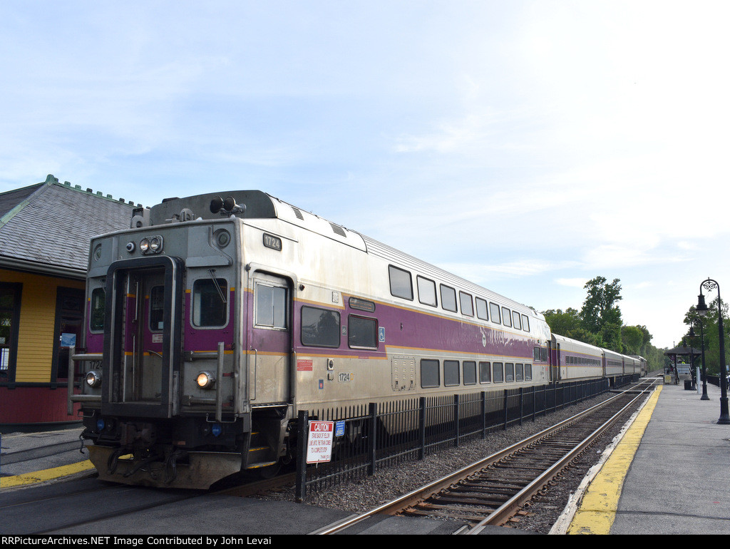 MBTA Train # 424 arriving into W. Concord Station